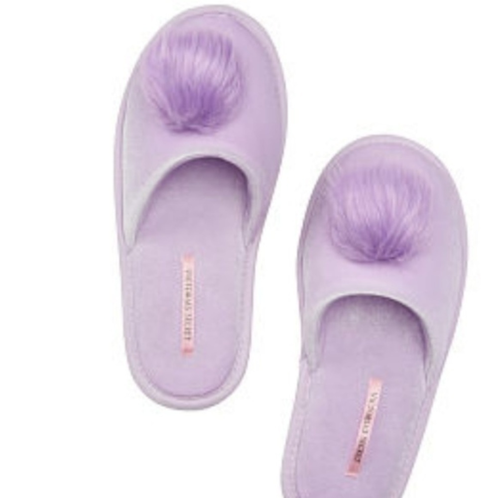 NWT Victoria's Secret Pom Pom Slippers